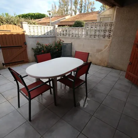 Maison De Vacances, 4 A 5 Couchages, Cuisine Sejour Climatise Dans Avec Piscine, Les Jardins De Portiragnes, 500m De La Mer, Lrjp31 Villa