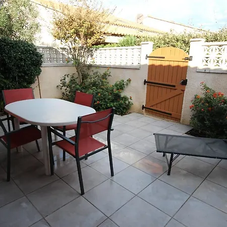 Maison De Vacances, 4 A 5 Couchages, Cuisine Sejour Climatise Dans Avec Piscine, Les Jardins De Portiragnes, 500m De La Mer, Lrjp31 Villa *