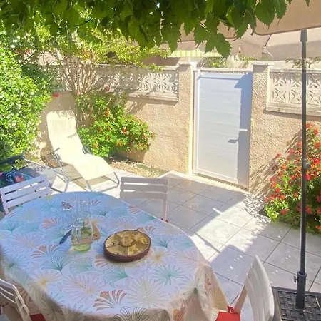 Villa Maison De Vacances, 4 A 5 Couchages, Cuisine Sejour Climatise Dans Avec Piscine, Les Jardins De Portiragnes, 500m De La Mer, Lrjp31 *