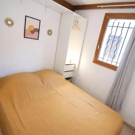 Maison De Vacances, 4 A 5 Couchages, Cuisine Sejour Climatise Dans Avec Piscine, Les Jardins De Portiragnes, 500m De La Mer, Lrjp31 *