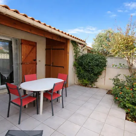 Maison De Vacances, 4 A 5 Couchages, Cuisine Sejour Climatise Dans Avec Piscine, Les Jardins De Portiragnes, 500m De La Mer, Lrjp31 Villa *